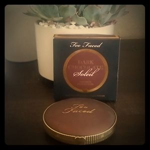 TOO FACED DARK CHOCOLATE SOLEIL LONG WEAR BRONZER